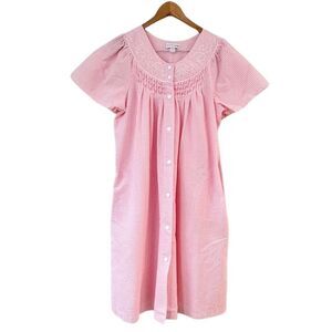 Miss Elaine Womens Seersucker Embroidered Short Sleeve Robe Snap Front Sz M Pink